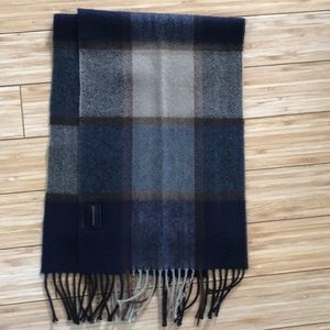 Tommy Hilfiger scarf